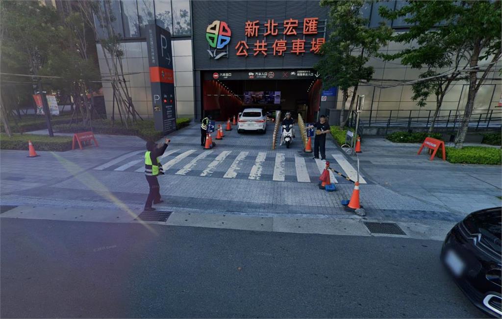 新莊阿北指揮太魔性9秒暴紅!網一挖google map這畫面笑瘋:已成地標