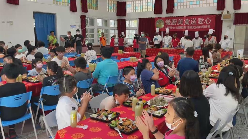 用愛做成料理！愛心午餐櫻桃鴨上桌滿足學童味蕾