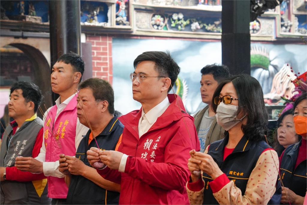 快新聞/初三祈福高雄走透透 賴瑞隆:祝賀市民蛇年好運來