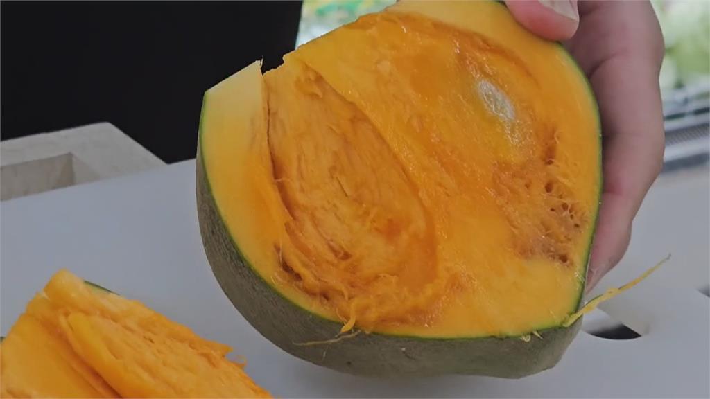 屏東九如農會引進"椰柿"5年首次收成 一顆要價500元