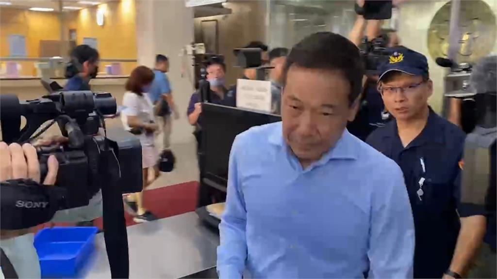 爭議連爆!柯涉違政治獻金法 基進黨、鍾小平赴北檢提告