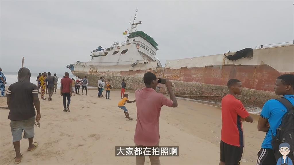 被坑錢！中國情侶體驗非洲路邊拍照　攝影師裝傻到底：已經印出來了