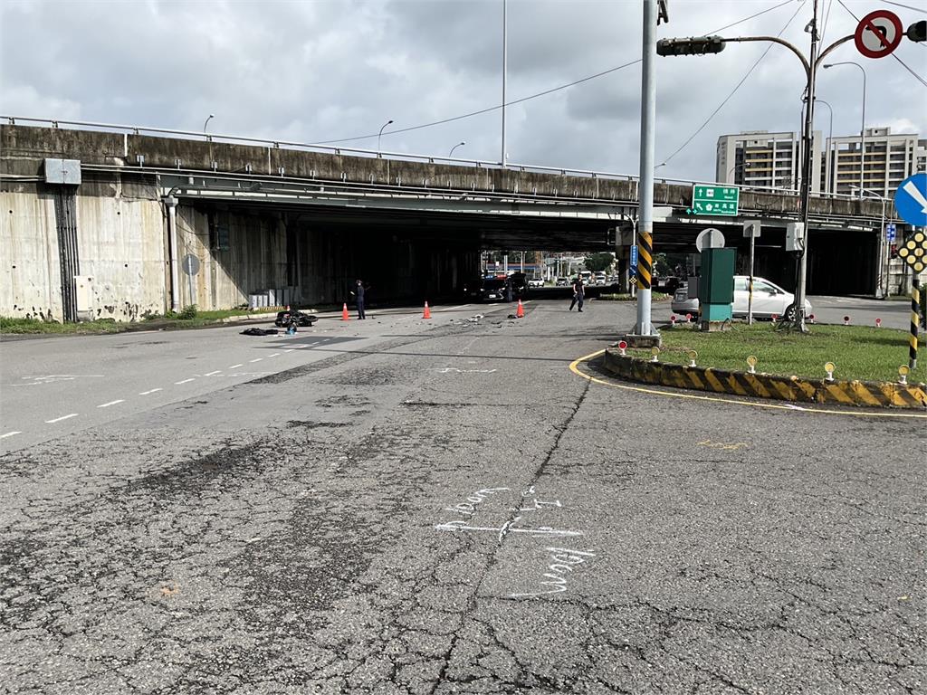 快新聞/高雄死亡車禍!外籍生疑闖紅燈撞轎車噴飛 搶救不治魂斷異鄉