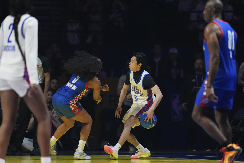 NBA(影)/中國知名男星赴NBA明星賽看偶像 「找詹皇合照被拒」尷尬畫面曝光