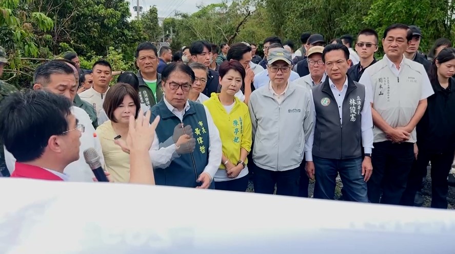 賴總統坐鎮災害應變中心.卓揆南下勘災 府院黨調整步調"民生優先"