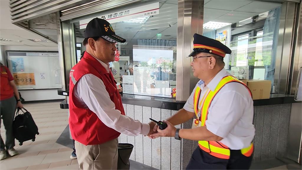 一卡皮箱待23天! 總協調官季連成功成身退