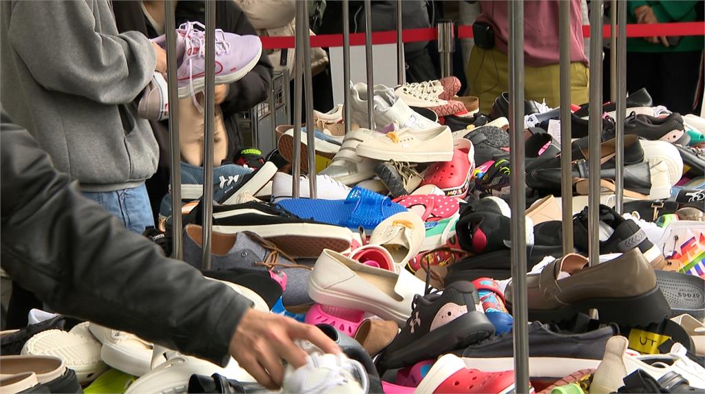 台中OUTLET辦「NG鞋配對挑戰賽」 免費名牌鞋帶回家