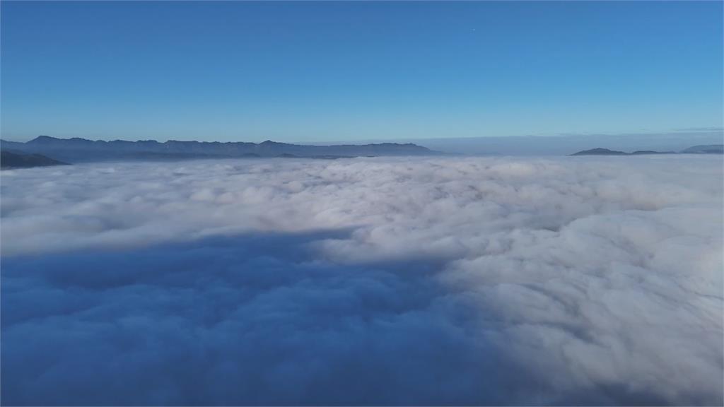 太美了!　攝影師蹲點3小時　直擊虎頭山雲海壯闊