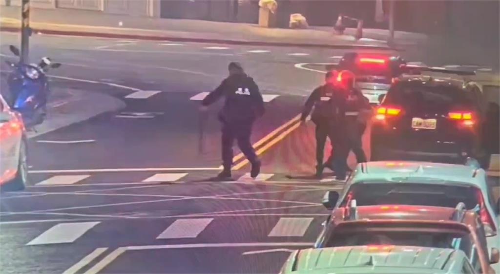 台北天母深夜街頭鬥毆　被吵醒拿臂力棒下樓　反被陌生男毆打