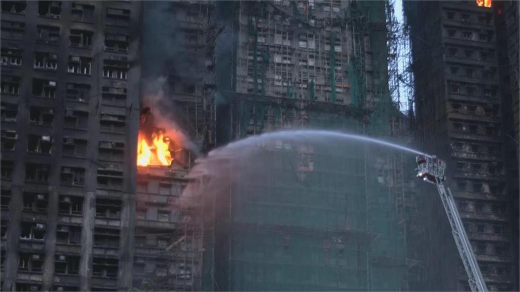 香港大火/宏福苑7棟樓狂燒「釀94死」!受困者脖掛「DEAD黑牌」被抬出