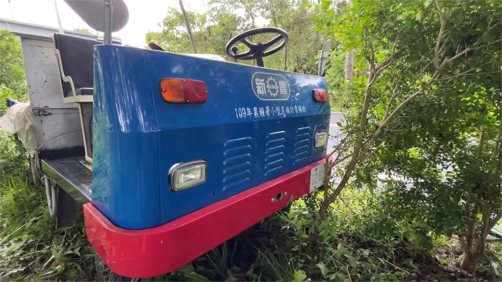 丹娜絲橫掃南台灣! 嘉義巡田車遭吹落田翻覆 台南椰子樹壓車釀2死