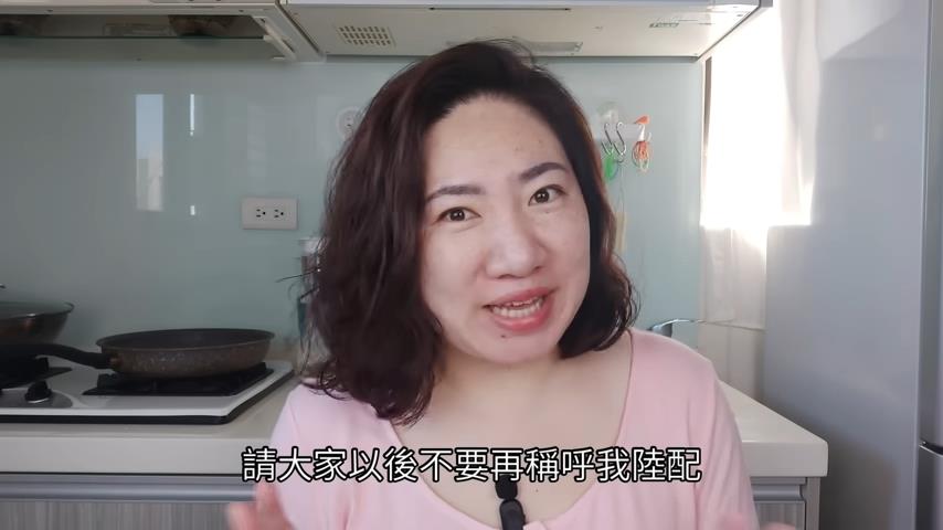 我是台灣人！她領寶島護照宣布新身分　嗨喊：不要再叫我中配了