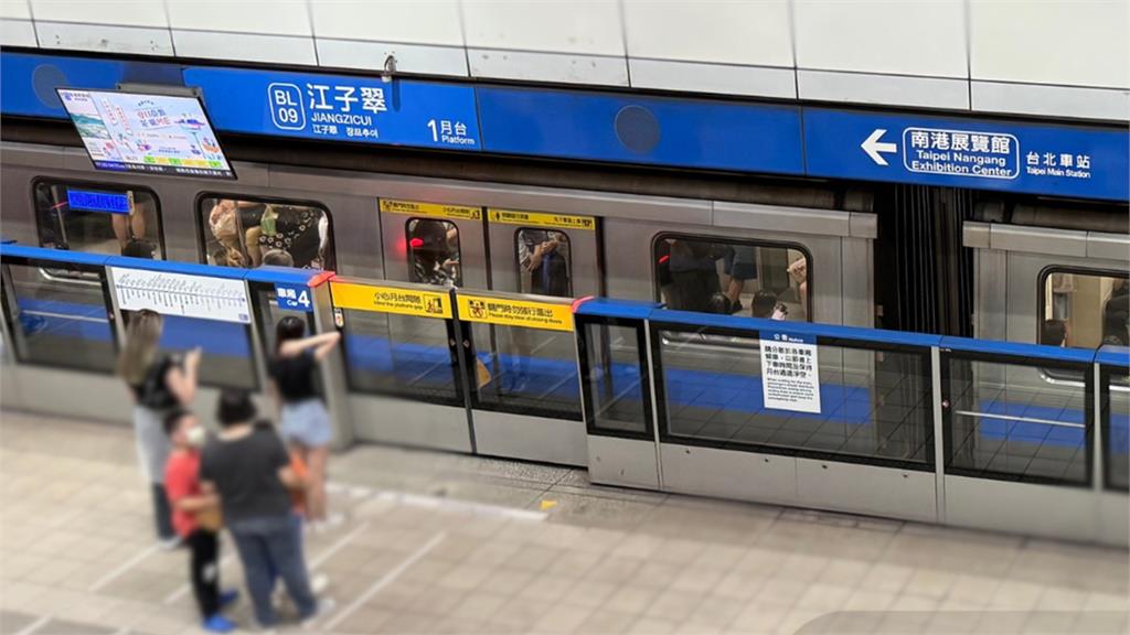 「刀尖距脖3公分」北捷阿婆車廂內突亮刀!起口角原因曝光只因「踩到腳」