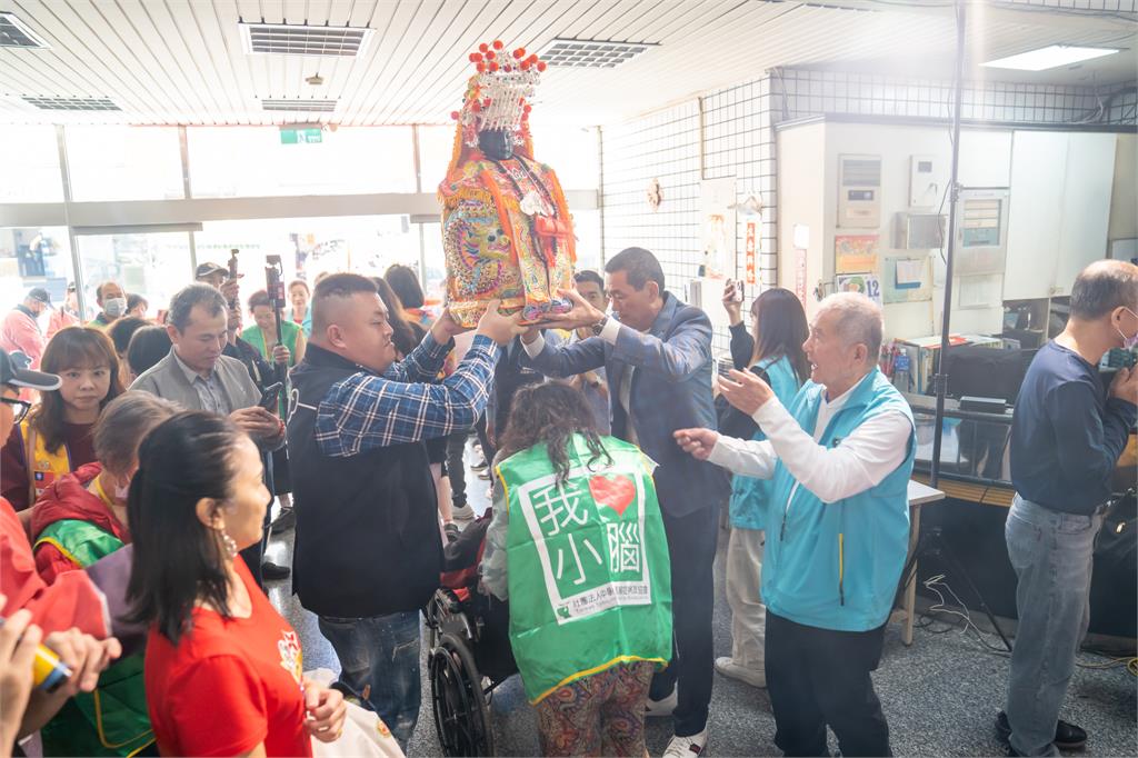 全台最旺香火袋 千歲團變神隊友