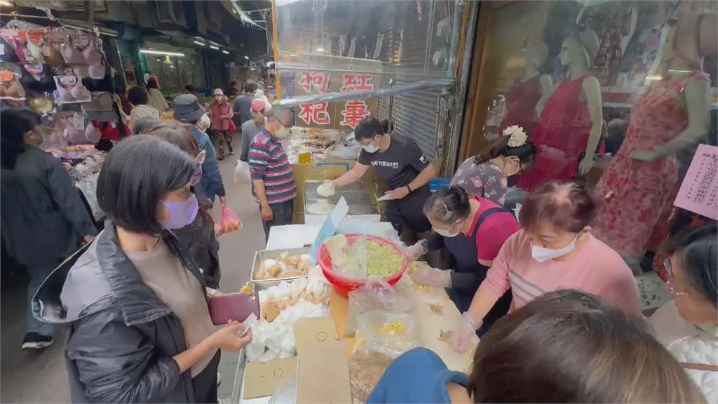 吃春捲應景!清明連假首日 南部各地春捲老店湧人潮