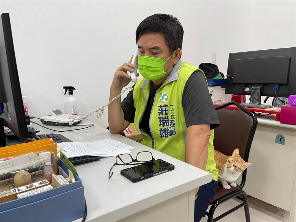 館長凱道聲援柯文哲「不忘舔共」？PO抖音「打碼國旗」莊瑞雄嘆：想法很難評