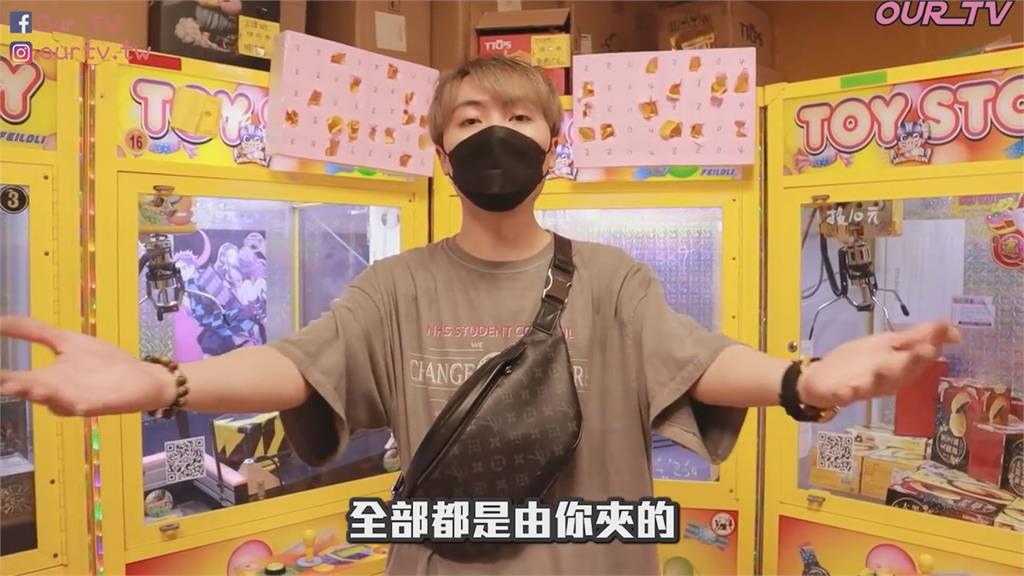 女友是夾娃娃神人!華麗技巧+強運狂「出貨」 網友歡呼:有神快拜