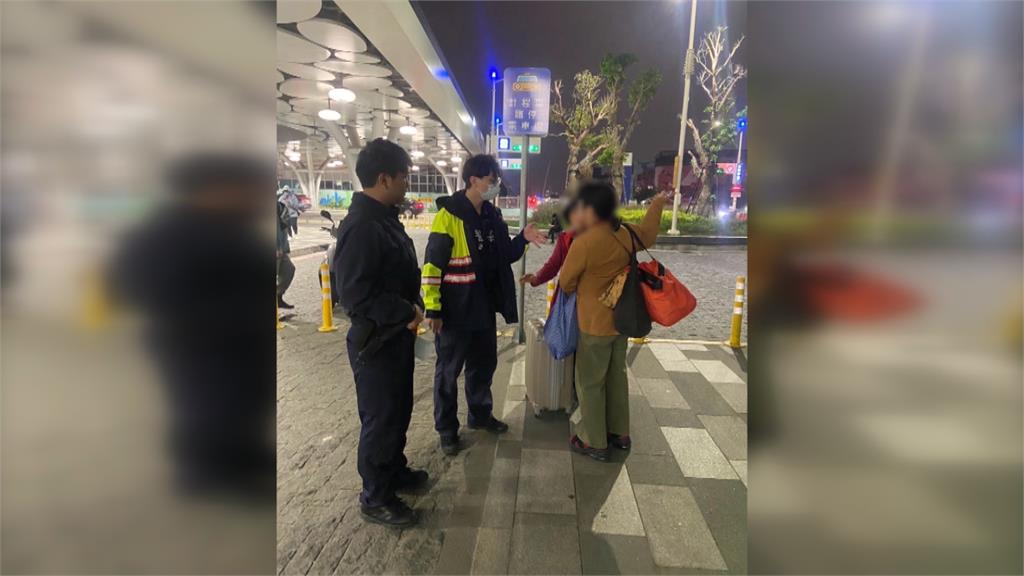 南韓母女檔高雄旅遊走散　暖警貼心安撫　協助火車站團圓