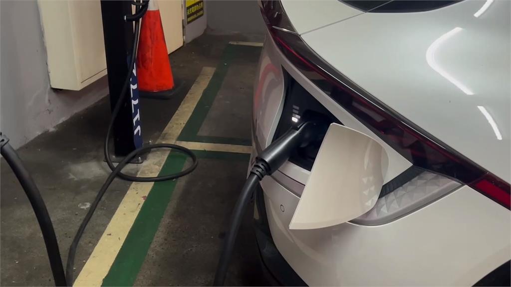 宜蘭電動車1車占用2個充電樁 駕駛發文批「拉低素質」