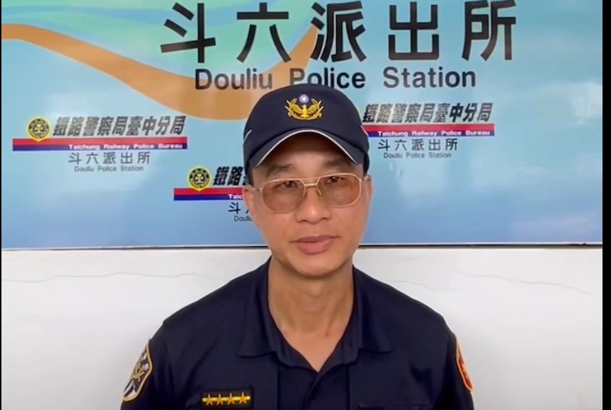 驚險!女疑身體不適摔落斗六站月台 眾人合力搶救幫助脫困
