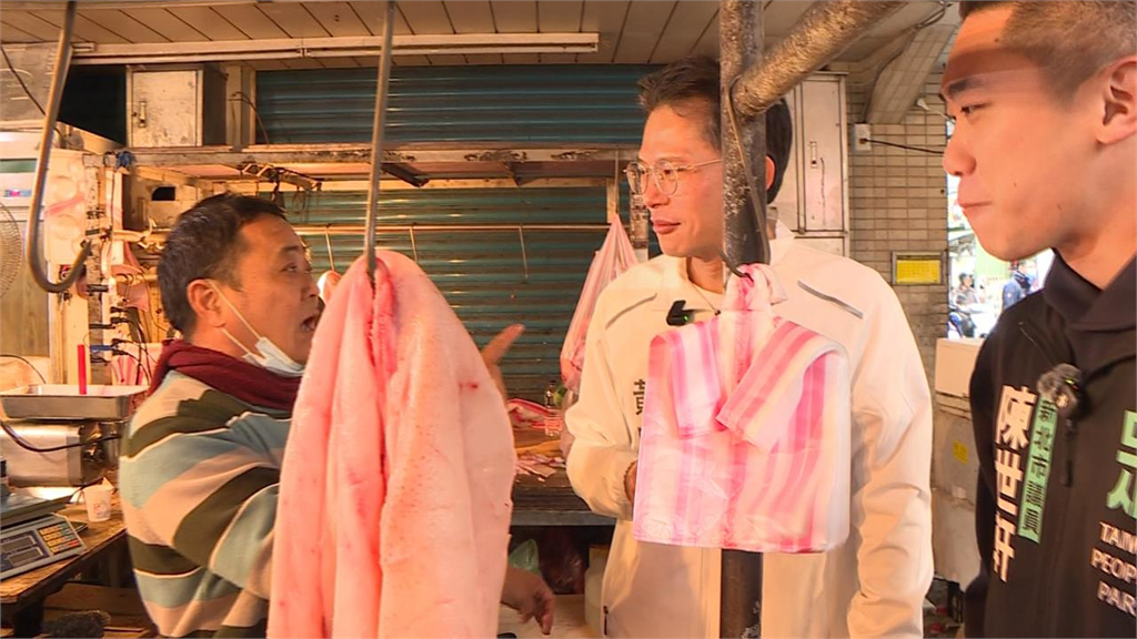 黃國昌掃街被洗臉尬笑回「2大政策」！周軒怒打臉：中央早就在做了