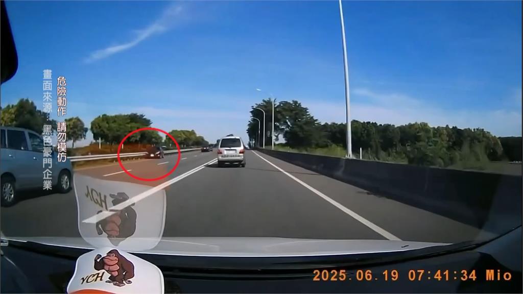 疑不熟路況上錯匝道! 轎車一路逆向追撞2車