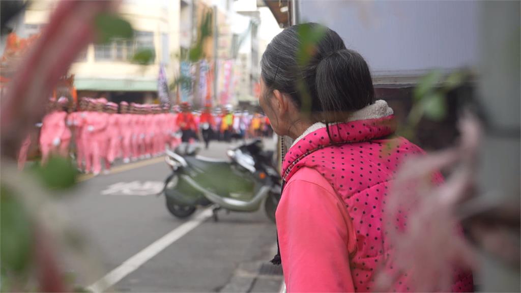 桃園龍德宮四媽祖遶境　「粉紅抬轎手」吸睛