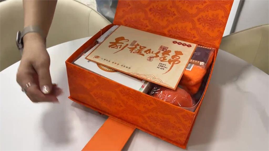 台中畢典清水區長獎全是簡體字　家長批品質有疑慮