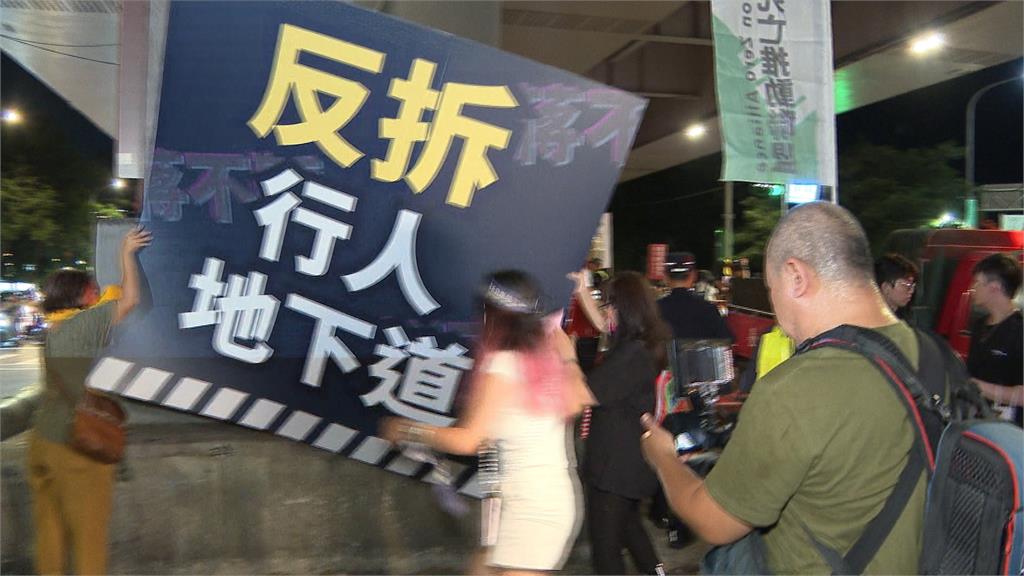 公館圓環拆除最後一夜! 警民衝突場面不斷
