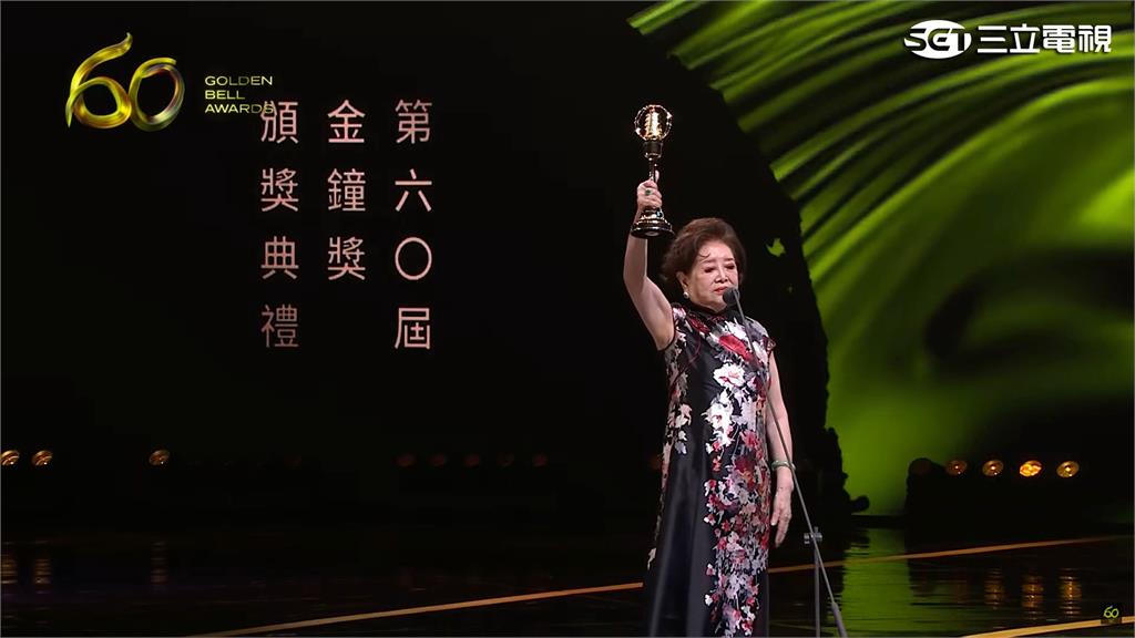 國民阿嬤陳淑芳獲「金鐘特別貢獻獎」 可愛喊家裡還差兩座獎