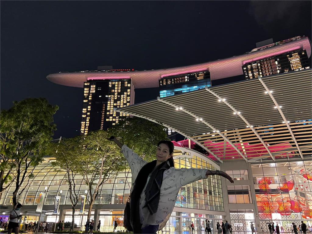 昔日炸紅!57歲方文琳流落新加坡街頭 席地開吃「五官崩壞」全被拍 昔日炸紅!57歲方文琳流落新加坡街頭 席地開吃「五官崩壞」全被拍