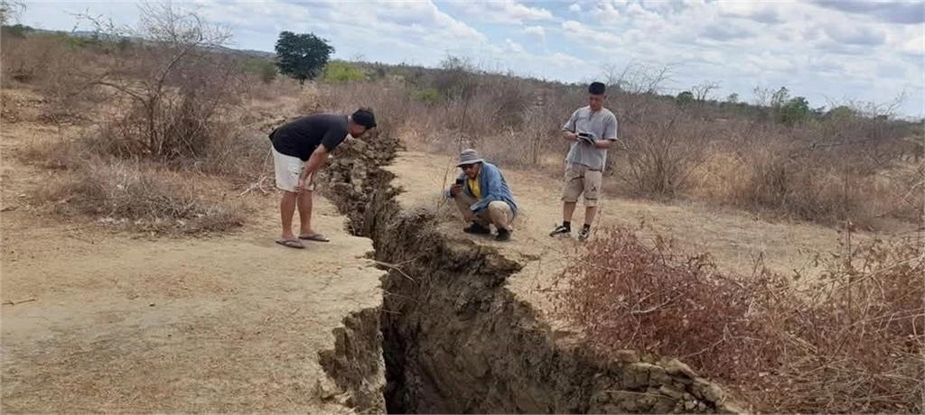 緬甸強震蹦出「超深地裂」畫面曝!範圍逾500公里…專家:恐造成嚴重1後果