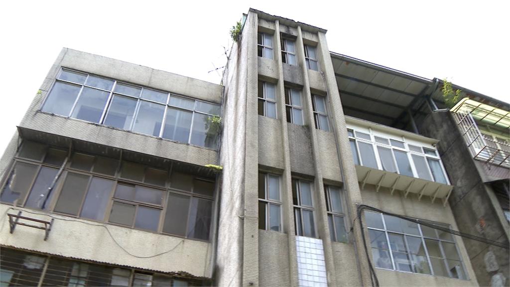 國防部提告拆屋還地強換鎖　72歲婦護老伴骨灰睡樓梯間