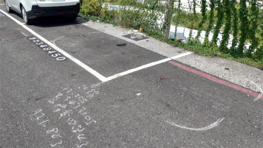 停路邊車格遇陷阱? 前車超出格線後車被拖吊
