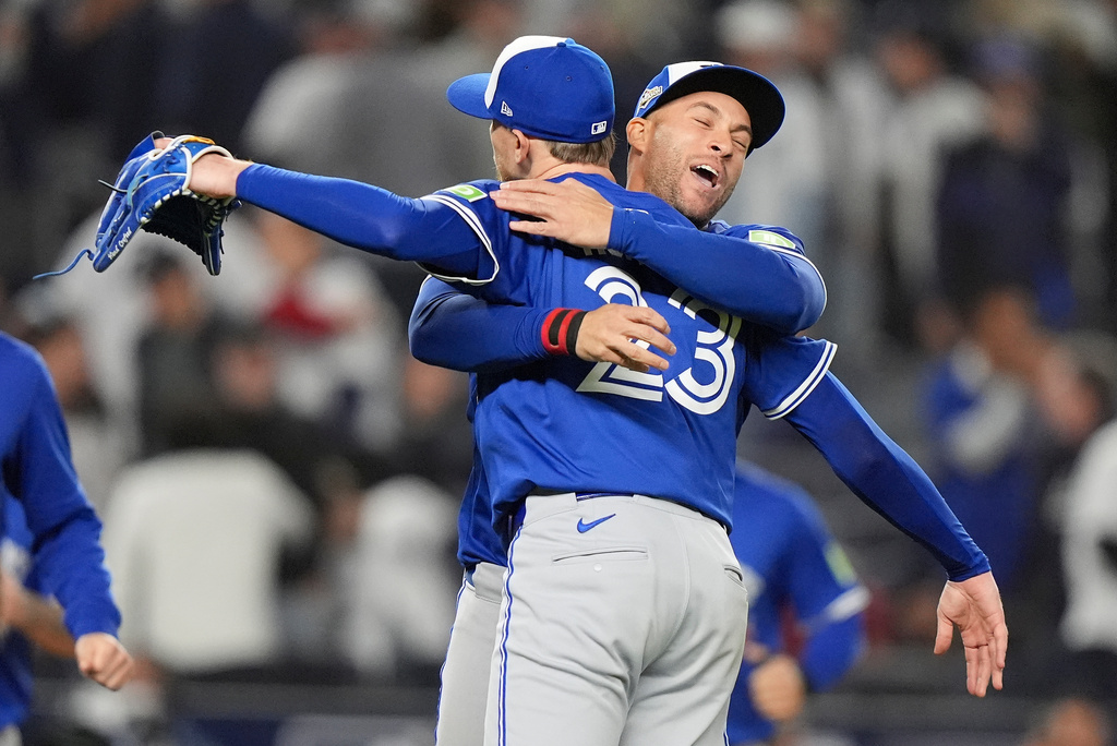 MLB(影)／洋基掰！小齊森姆低級失誤、打線疲軟藍鳥「轉運帽」晉級美聯冠軍戰