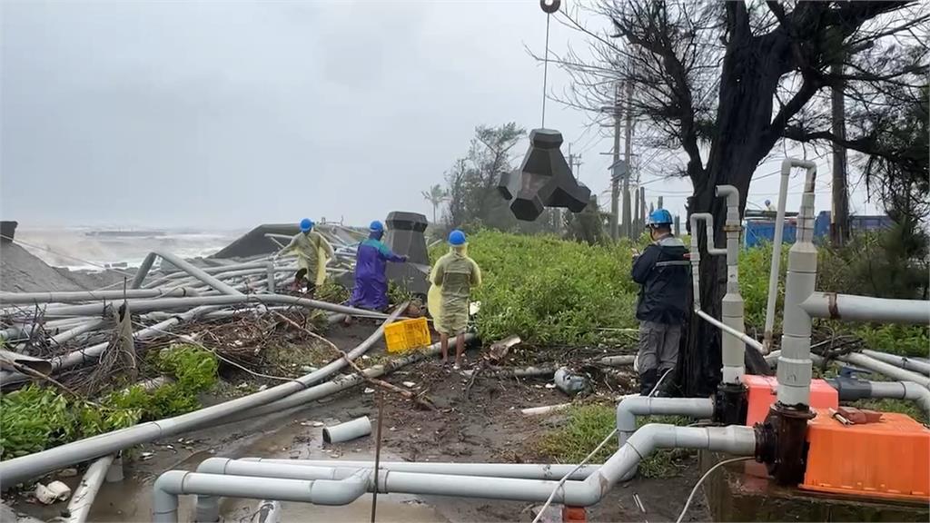 山陀兒外海打轉引暴浪 枋寮海堤崩裂30公尺缺口