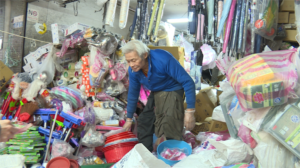 東西多到「流」出來！北投超狂五金行成市場景點