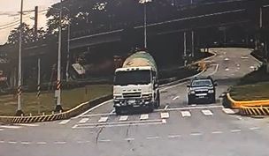 台九線瑞穗段混凝土車翻覆! 駕駛受困車內雙腿骨折