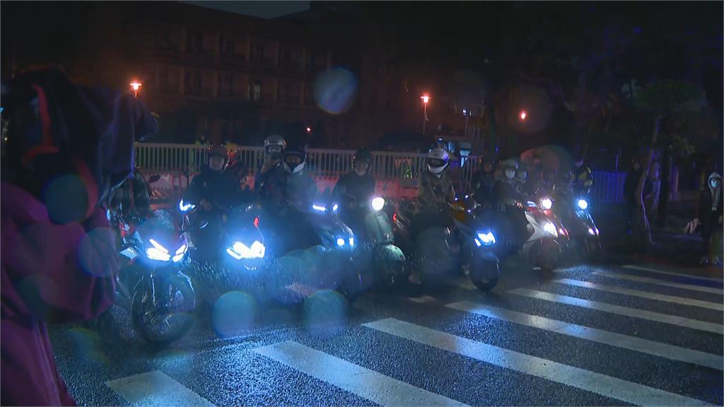 忠孝西路解禁卻僅開放深夜通行 路權團體號召機車族抗議