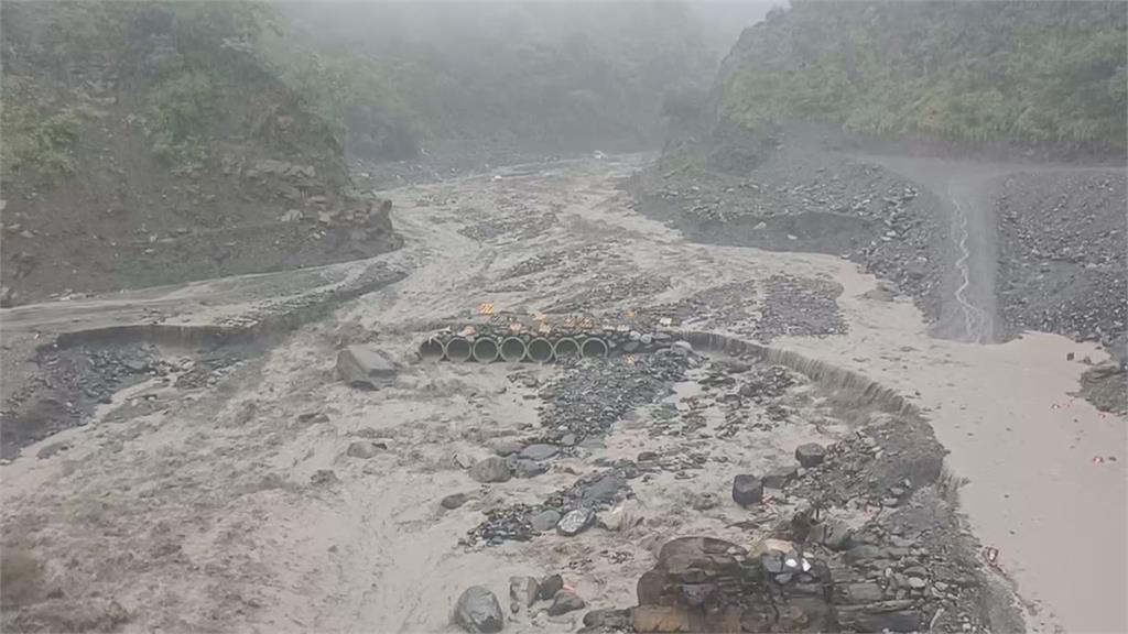 雨量紫爆!高雄逾70條溪流土石流紅色警戒 山區撤離2000人