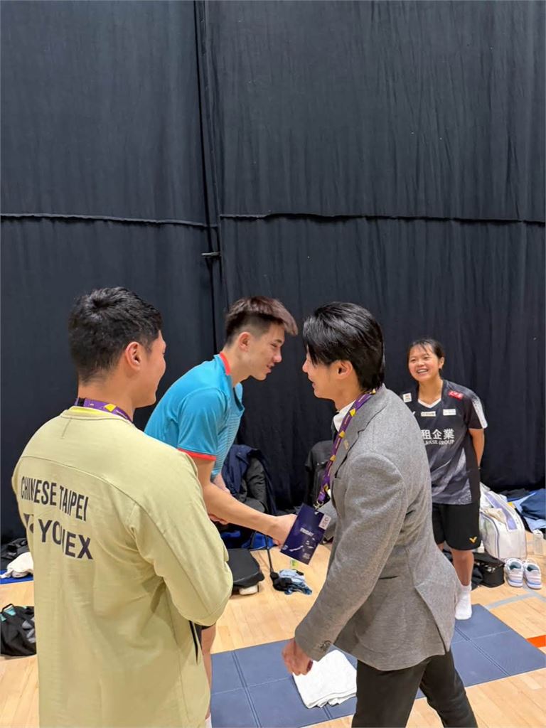 北極羽球賽場「驚見林昶佐親出馬」!駐芬蘭1年多「最強身影曝光」網秒飆淚:台灣加油