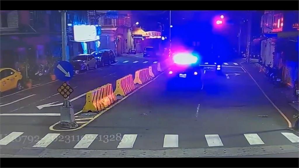 酒駕騎士拒檢還「連闖紅燈」 警車阻擋!46歲男移送法辦