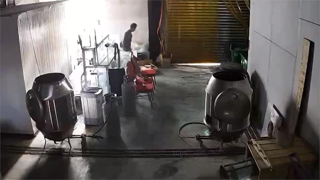 婚宴餐廳遭闖!竊賊「抱走保險箱」 過程僅花六分鐘