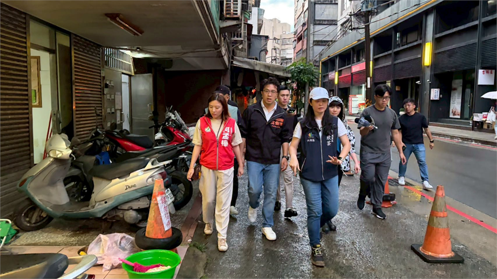 快新聞／昨午後大雨「內湖再淹水」！ 沈伯洋傍晚急改行程　重回金龍里勘查