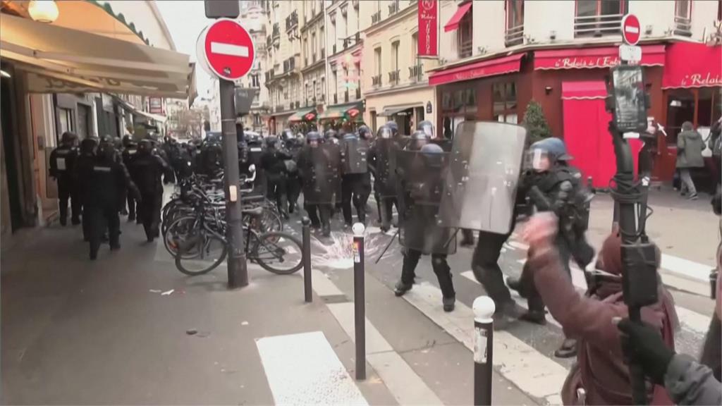 8.5萬人反年改抗議　法國第2次全國大罷工　示威民眾與警爆衝突
