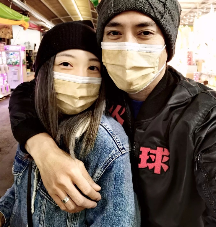 金鐘視帝摟愛妻、秀婚戒放閃 IG「1細節」浪漫告白:只想跟妳有關
