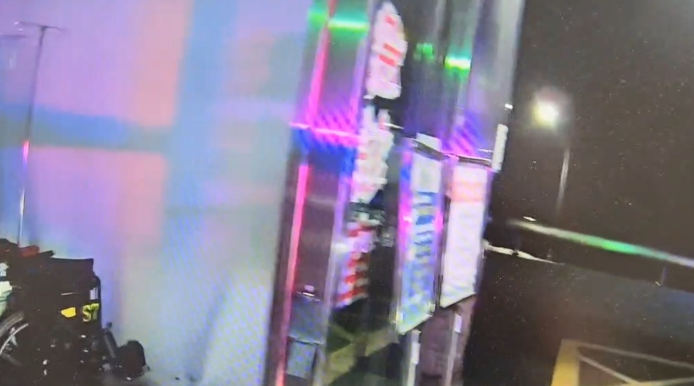 羊水破急生產! 高速公路卻塞車、員警火速開道護送