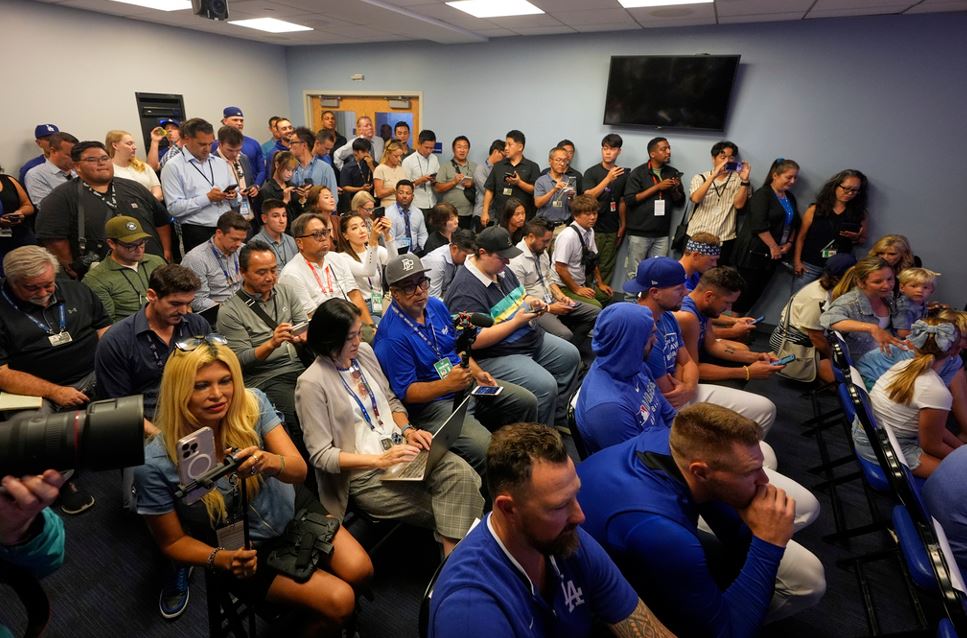 MLB(影)／鐵漢柔情！柯蕭「數度哽咽」談隊友、家人　曝引退「一事放不下」　　　