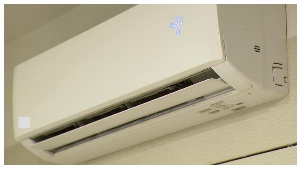 冷氣連開10小時「不關更省電」?台電曝「省錢妙招」:這時間外出可不關