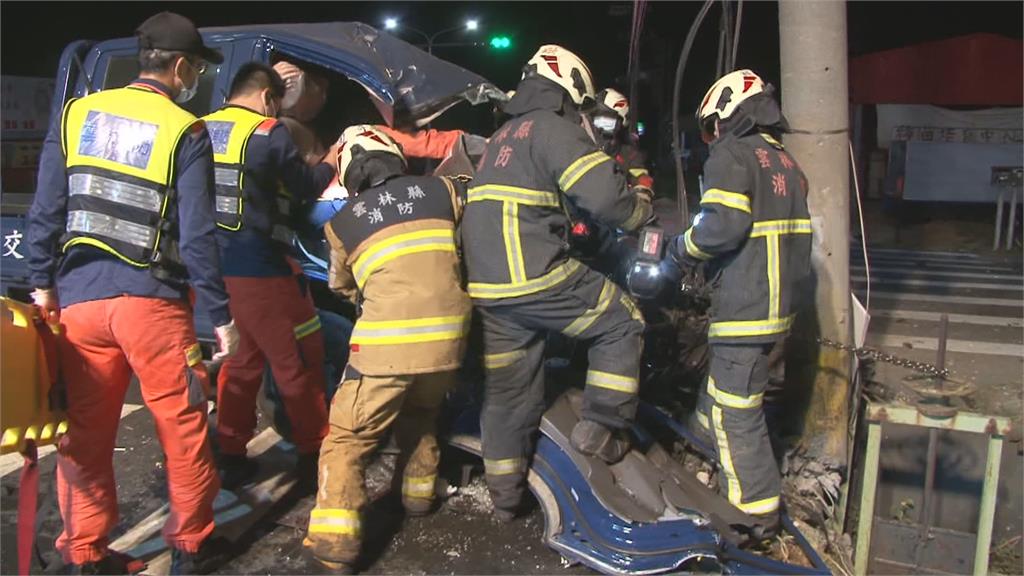 雲林路口電線桿歪一邊 路過民眾憂:不知何時會倒塌